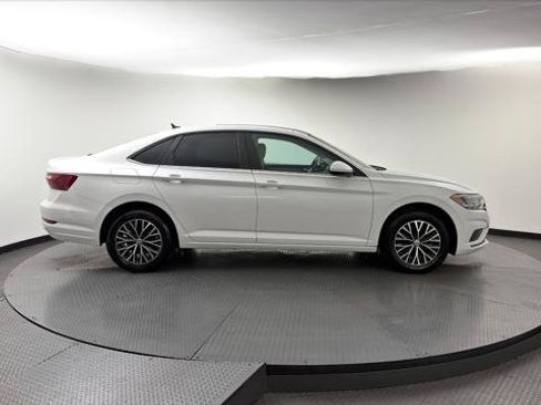 Used 2020 Volkswagen Jetta SE w/ SE Cold Weather Package FWD image 9