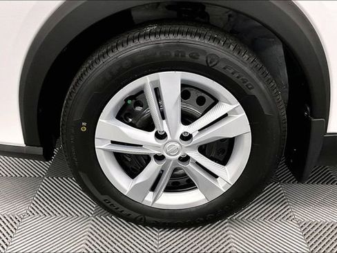 New 2025 Nissan Kicks Play S image 13