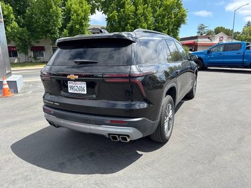 Used 2025 Chevrolet Traverse LT AWD/4WD image 8