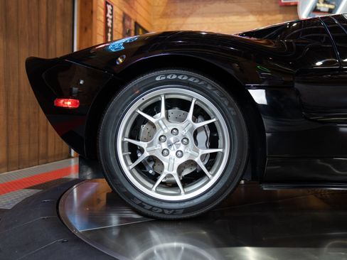 Used 2006 Ford GT RWD image 31