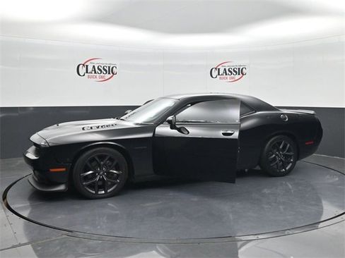 Used 2020 Dodge Challenger R/T w/ Blacktop Package image 32