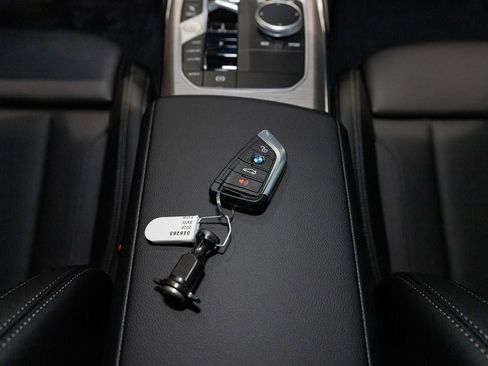 New 2026 BMW 330i xDrive Sedan w/ Convenience Package AWD/4WD image 40