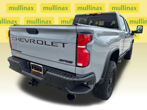 Used 2024 Chevrolet Silverado 2500 ZR2 w/ Technology Package image 4