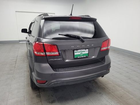 Used 2017 Dodge Journey SXT w/ Blacktop Package FWD image 6