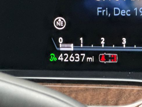 Certified 2021 Cadillac Escalade Sport Platinum w/ Heavy-Duty Trailer Package image 34