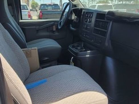 New 2026 Chevrolet Express 3500 LT w/ LT Preferred Equipment Group RWD image 9