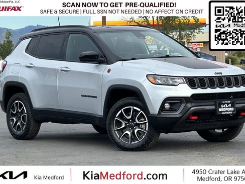Used 2025 Jeep Compass Trailhawk w/ Trailer Tow Group AWD/4WD image 1