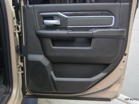 Used 2022 RAM 2500 Big Horn w/ Level C Equiment Group image 9