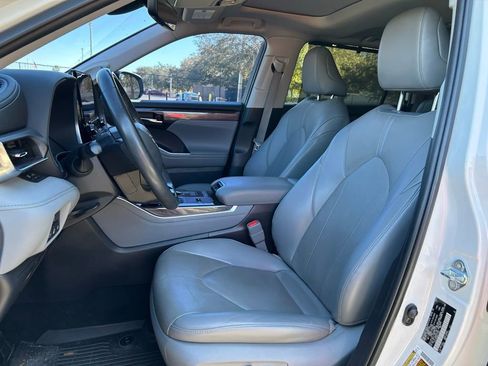 Used 2022 Toyota Highlander Limited image 15