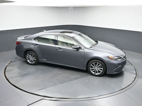 Used 2017 Lexus ES 300h image 37