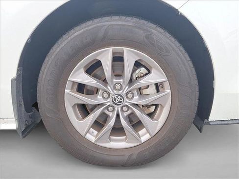 Used 2023 Toyota Sienna XLE image 22