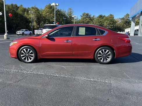 Used 2017 Nissan Altima 2.5 SV w/ Convenience Package image 6