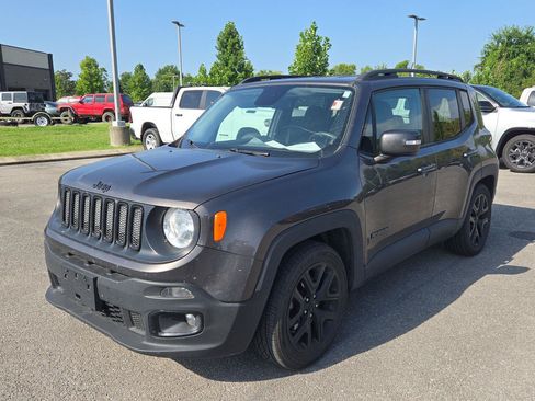 Used 2017 Jeep Renegade Altitude FWD image 3