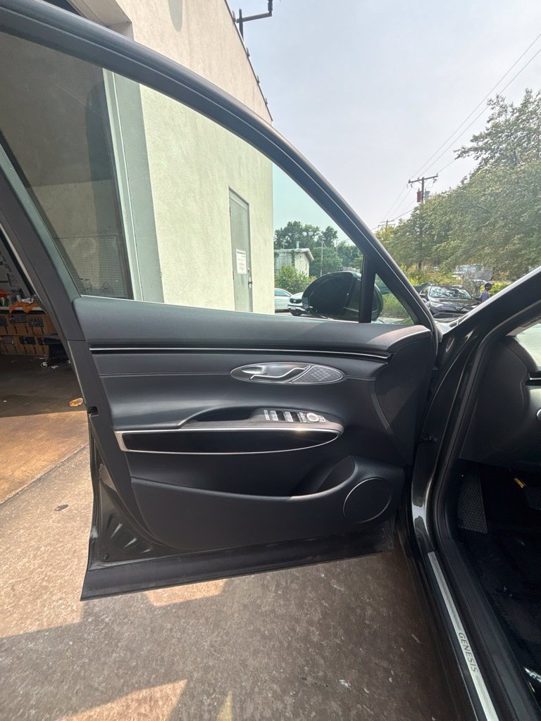 Used 2025 Genesis GV70 2.5T AWD/4WD image 11