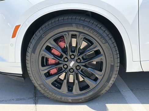 Certified 2023 Cadillac XT6 Sport w/ Platinum Package AWD/4WD image 10