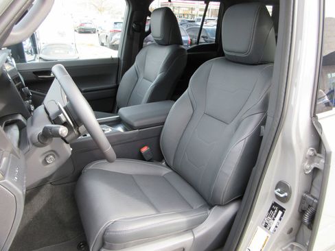 Used 2026 Lexus GX 550 w/ Accessory Package (31) image 20