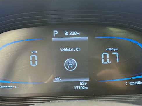 Used 2025 Hyundai Venue SEL FWD image 19