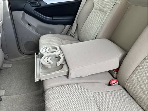 Used 2007 Toyota 4Runner SR5 AWD/4WD image 18