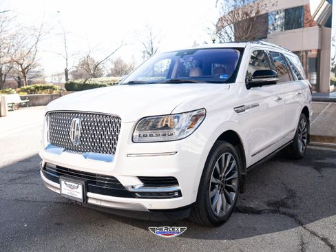 Used 2018 Lincoln Navigator Select w/ Technology Package image 3