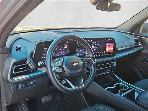 Used 2024 Chevrolet Traverse LT AWD/4WD image 16