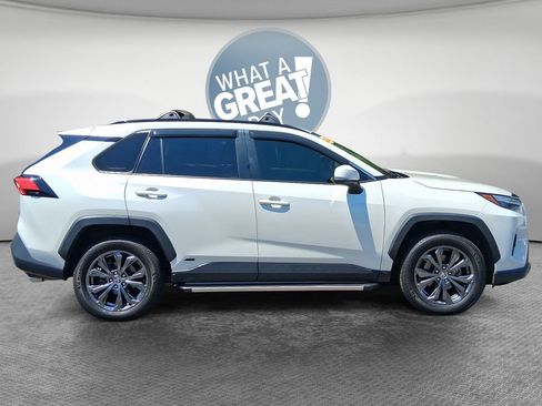 Used 2022 Toyota RAV4 XLE Premium AWD/4WD image 2