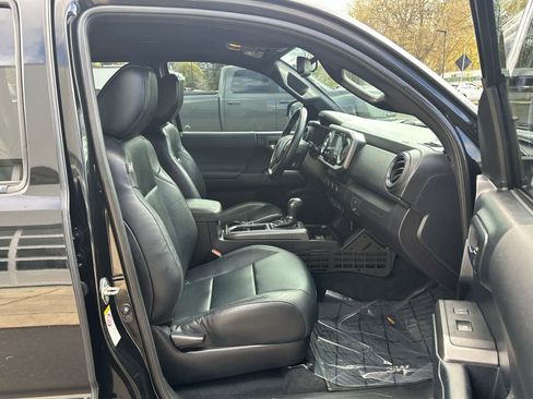 Used 2018 Toyota Tacoma TRD Off-Road image 9