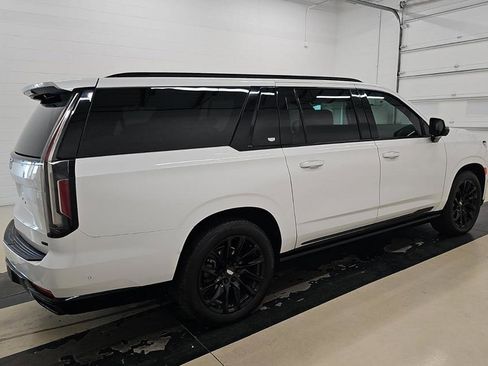 Used 2022 Cadillac Escalade ESV Sport Platinum w/ LPO, ONYX Package image 4