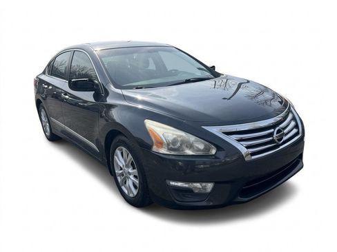Used 2015 Nissan Altima 2.5 S w/ Sport Value Package image 3