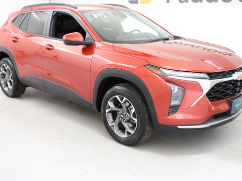 Certified 2024 Chevrolet Trax LT w/ Driver Confidence Package FWD image 9