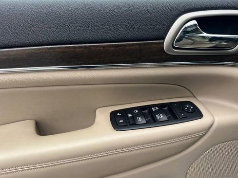 Used 2017 Jeep Grand Cherokee Limited w/ Luxury Group II image 11