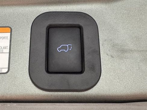 Used 2020 Toyota Sienna XLE Premium FWD image 23