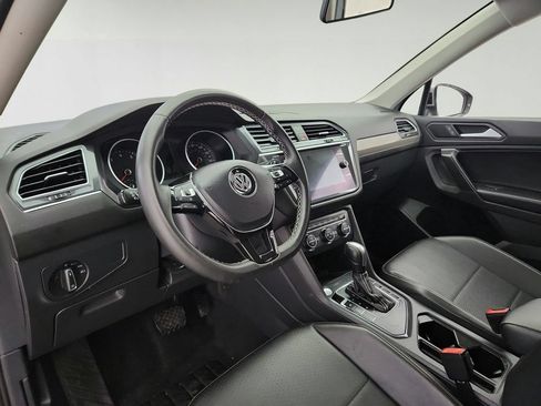 Used 2021 Volkswagen Tiguan SE FWD image 9