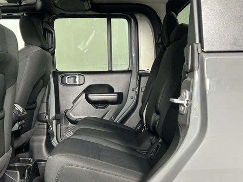 Used 2021 Jeep Gladiator Willys image 15
