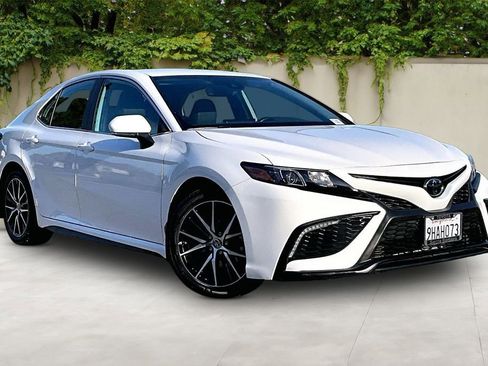 Used 2023 Toyota Camry SE w/ Blackout Package (TMS) FWD image 1