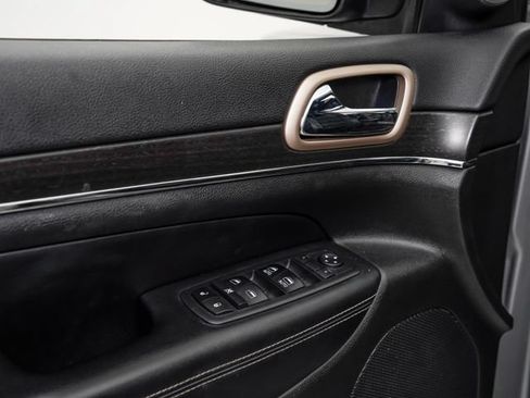 Used 2017 Jeep Grand Cherokee Limited w/ Luxury Group II AWD/4WD image 9
