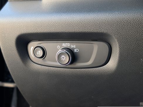 Used 2023 Chevrolet Traverse LT image 31