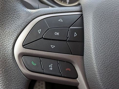 Used 2020 Jeep Cherokee Latitude FWD image 22