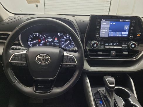 Used 2020 Toyota Highlander XLE image 22