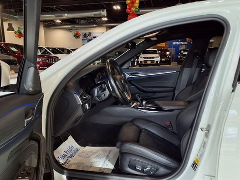 Used 2022 BMW 530i xDrive w/ Premium Package image 14