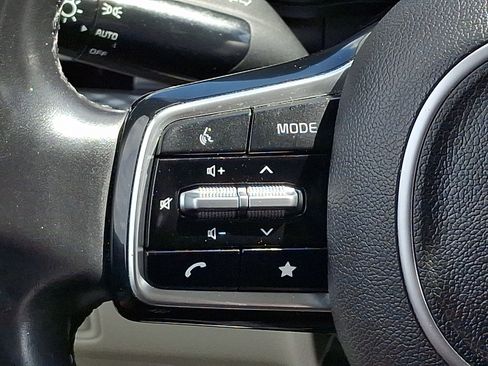 Used 2022 Kia Carnival LX FWD image 19
