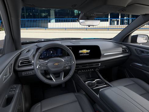 New 2026 Chevrolet Traverse LT w/ Driver Confidence Package AWD/4WD image 15