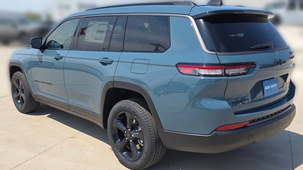 New 2026 Jeep Grand Cherokee L Limited w/ Limited Altitude Package AWD/4WD image 3