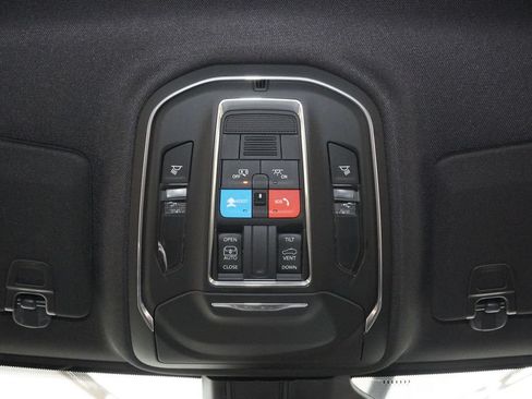 Used 2025 Jeep Grand Cherokee L Laredo RWD image 18