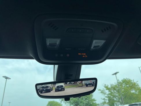 Used 2023 Chevrolet Traverse LT w/ Rear Camera Mirror Package AWD/4WD image 44