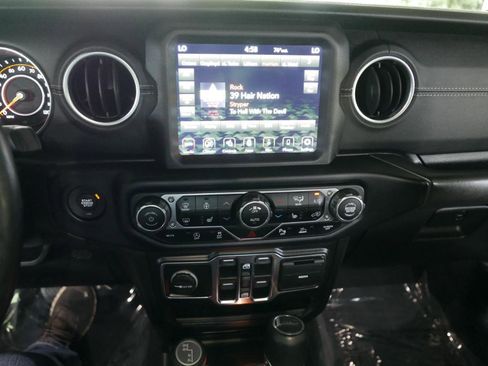 Used 2020 Jeep Gladiator Overland AWD/4WD image 16