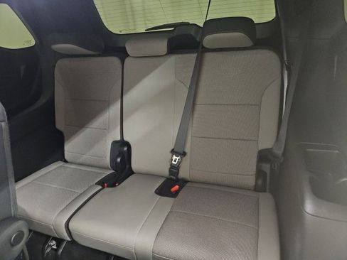 Used 2025 Chevrolet Traverse LT image 8