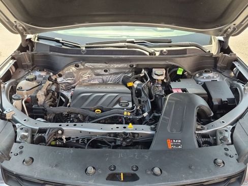 Used 2025 Chevrolet Trax LT FWD image 32