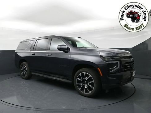 Used 2026 Chevrolet Suburban RST w/ Comfort Package AWD/4WD image 1