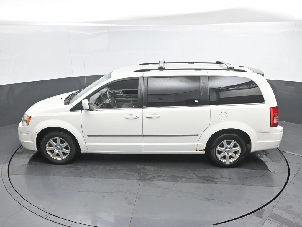Used 2010 Chrysler Town & Country Touring FWD image 34