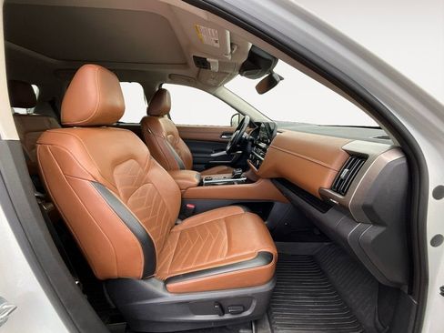 Used 2022 Nissan Pathfinder Platinum w/ Cargo Package image 15